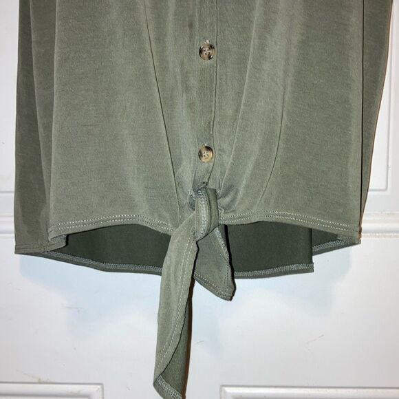 GREEN ENVELOPE Short Sleeve Green Button Up Green Blouse Front Knot Womens Large - Picture 6 of 9